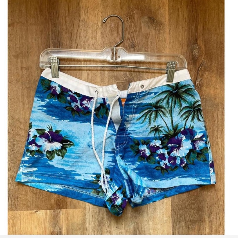 Y2K swim/athletic shorts fit super cute and love to colors! Amazing for summer:)
